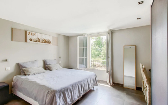 Villa in Le Plan-de-la-tour With Pool