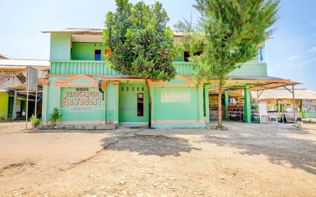 SPOT ON 90276 Mayasari Guesthouse Pantai Krakal