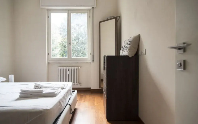 2 Bedrooms Flat with Parking near Metro Stop