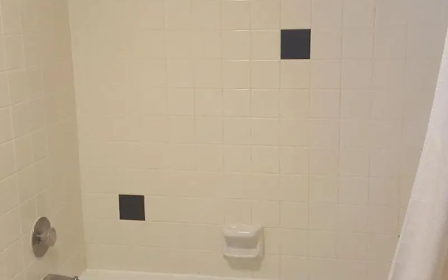 Oyster Bay Inn & Suites