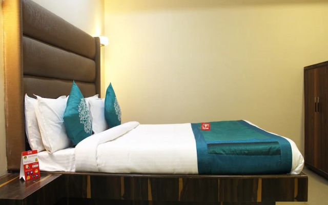 OYO 1884 Hotel Heera Continental
