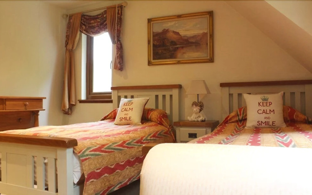 Auchenheglish Lodges - Callanish House