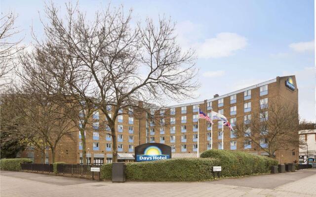 Days Hotel Waterloo вид на фасад