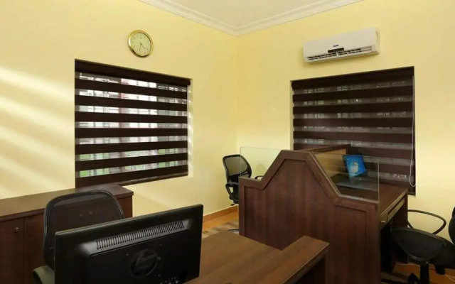 Sterling Lake Palace Alleppey