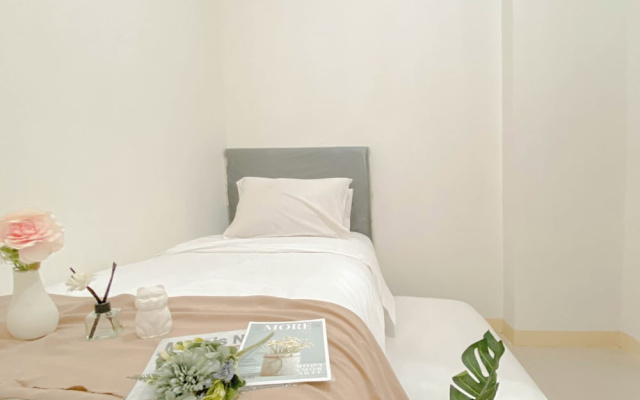 Warm And Restful 2Br At Green Pramuka City Apartment
