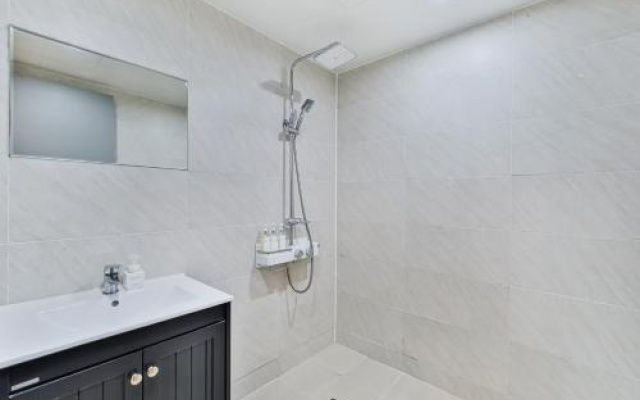 Busan Seomyeon Sloth Hotel