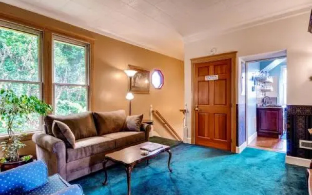 Astoria Inn