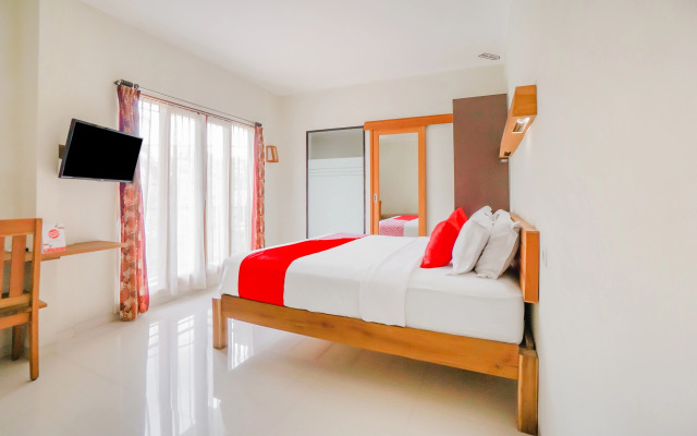 Oyo 90319 Angler Guest House Malang