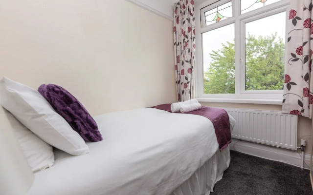 Superior three bedroom house with sea view