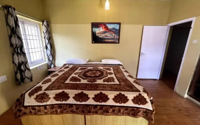 Rustic 3-BR Villa w/ Front & Back Yards in the mountains