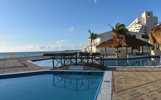 Brisas Beachfront Studios In Hotel Zone 1