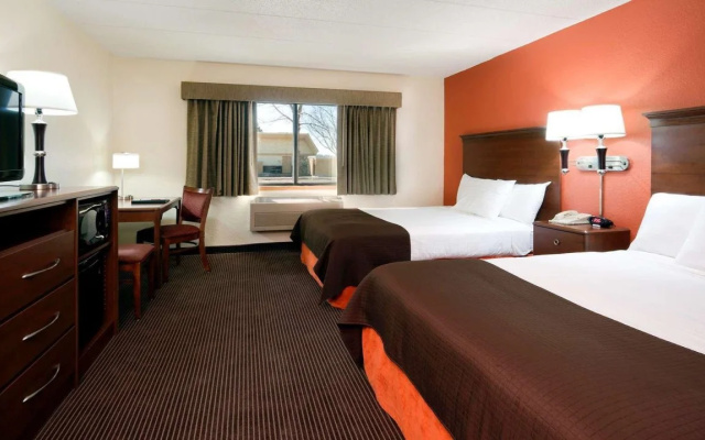 AmericInn by Wyndham Manitowoc