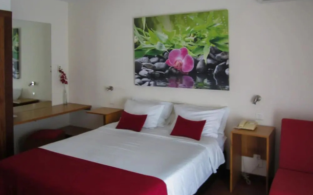 Eco Salvador Hotel