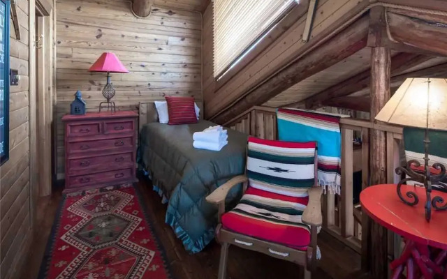 Buena Vida - Three Bedroom Cabin with Hot Tub