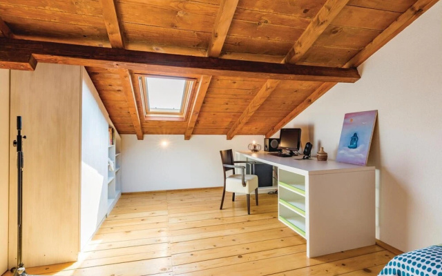 Nice Home in Valbandon With Wifi and 2 Bedrooms