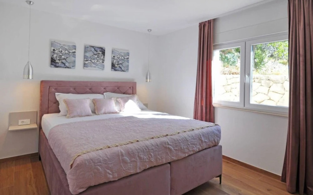 Villa Iva With sea View and Pool