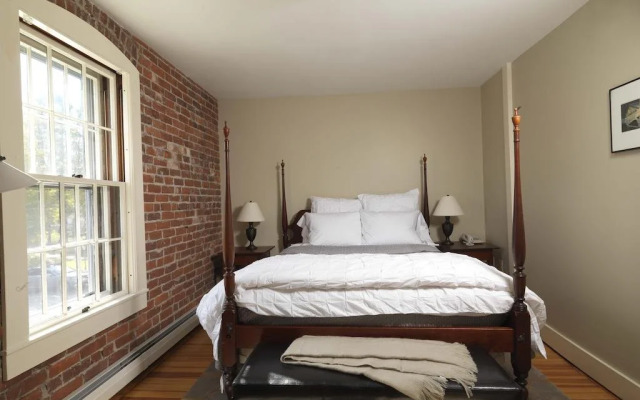 Bellows Walpole Inn