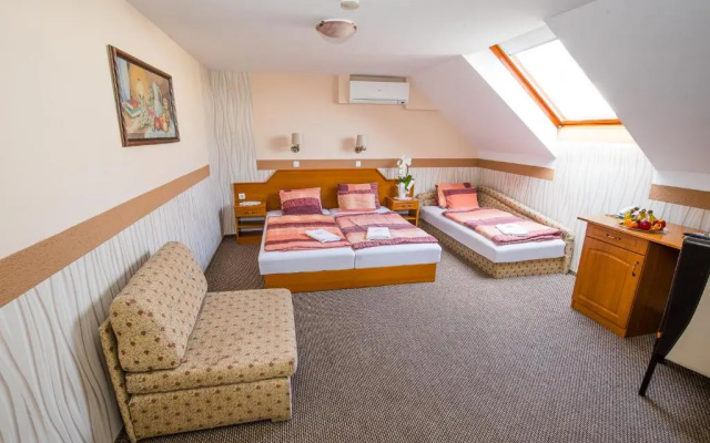 Tinódi Hotel és Étterem