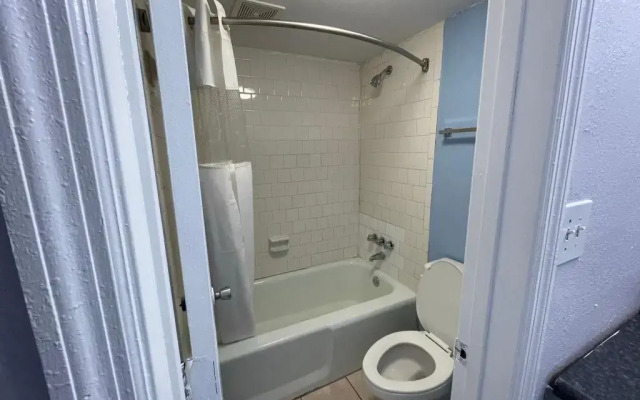 Budgetel Inn & Suites