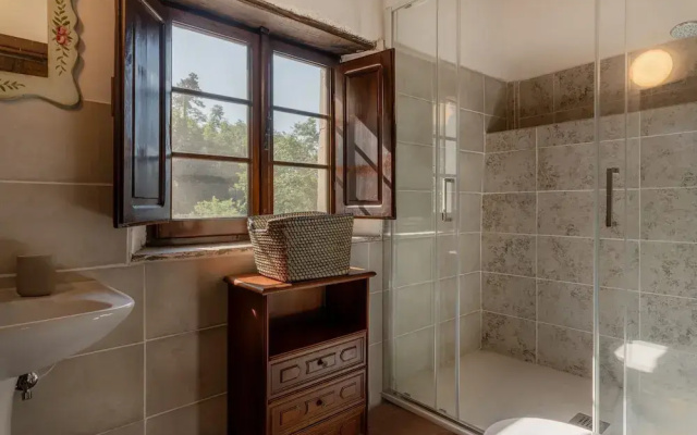 Casale Rustico con Piscina Privata e Ampio Parco