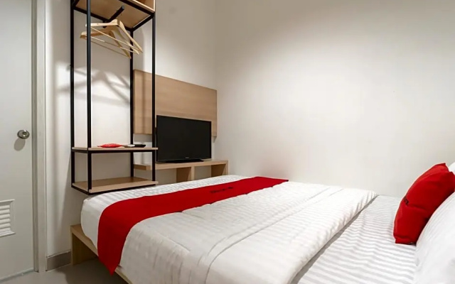 RedDoorz near Seasons City Mall 3