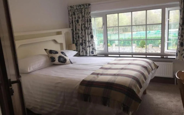 Ryan's River Lodge B&b