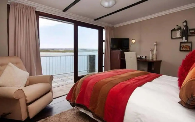 Isla Riverside Lodge