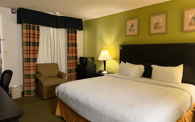 Quality Inn & Suites Moline - Quad Cities