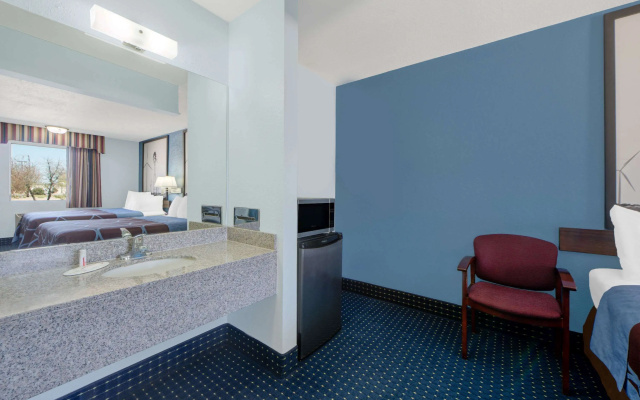 Super 8 by Wyndham Dumas TX