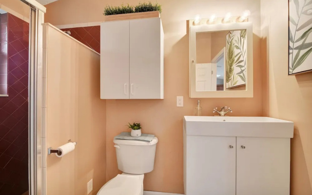 Sunshine Hideaway - Large Studio - Pet Friendly