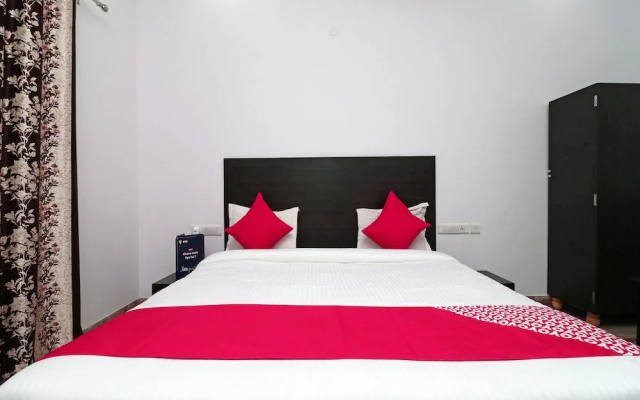 OYO 16080 The Royal Orchid