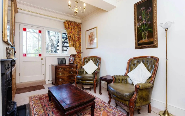 Veeve - Traditional Wimbledon Village