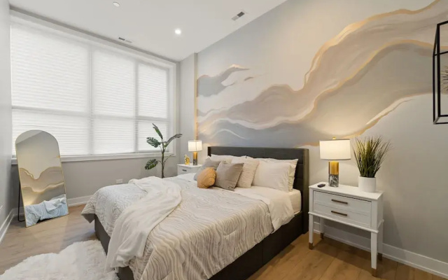 Modern 2-bd 2-ba Retreat Near Medical District