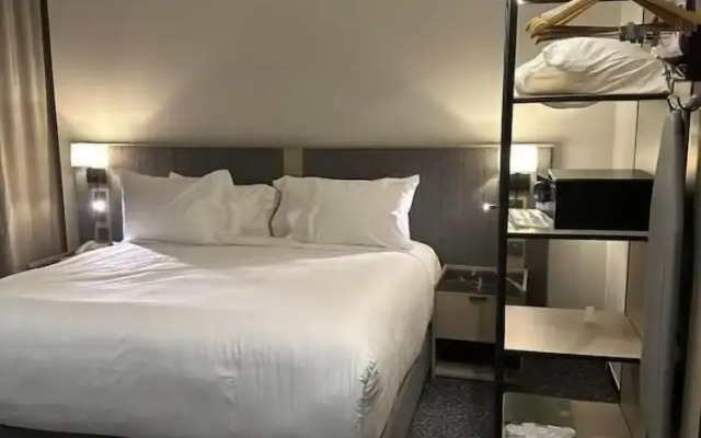 Fiori Airport hotel