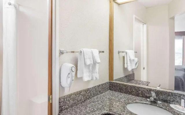 Super 8 By Wyndham Athens