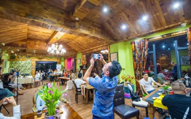 Huaqiangu Hostel