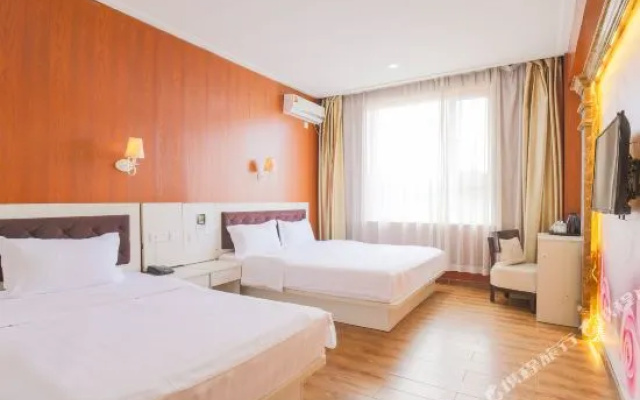 Home Inn Huayi Collection Hotel (724 Factory)