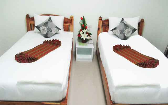 Rueanrimnam Hotel