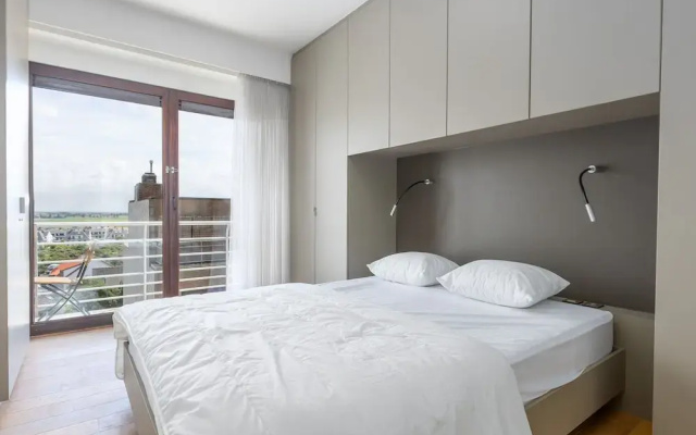 Spacious Apartment on the Seafront