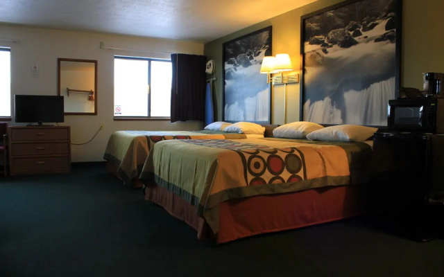 Super 8 Motel - Antigo