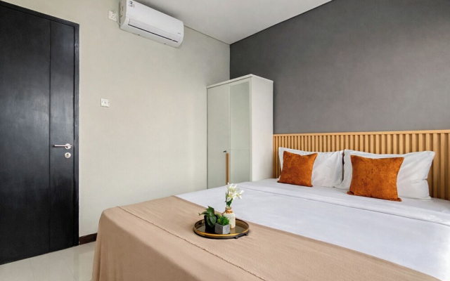 Clean Space And Well Located 2Br At Nifarro Park Apartment