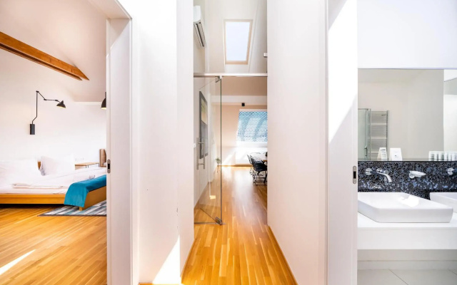 5BR+3.5BT Wilson Central apt.