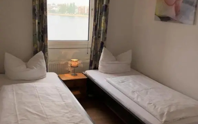 Apartment 10