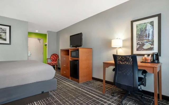 Quality Inn & Suites Birmingham