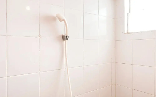 Comfy Warm Tone 1Br At Apartment Bassura City
