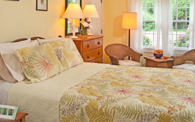 Woods Hole Passage Inn