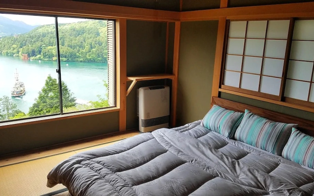 Hakone Lake View