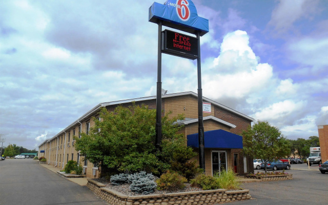 Motel 6 Eau Claire, WI