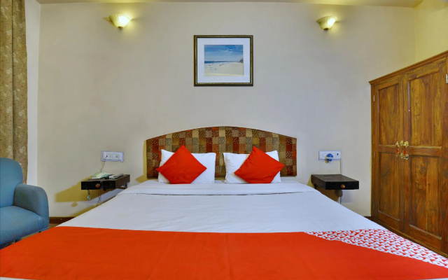 OYO 9900 Hotel Pioneer Plaza