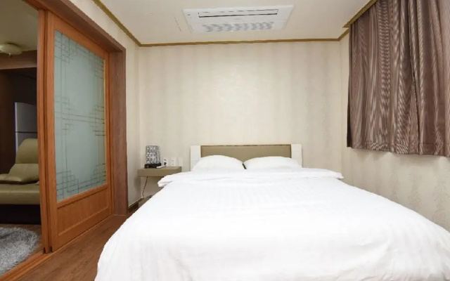Daewoo Business Hotel